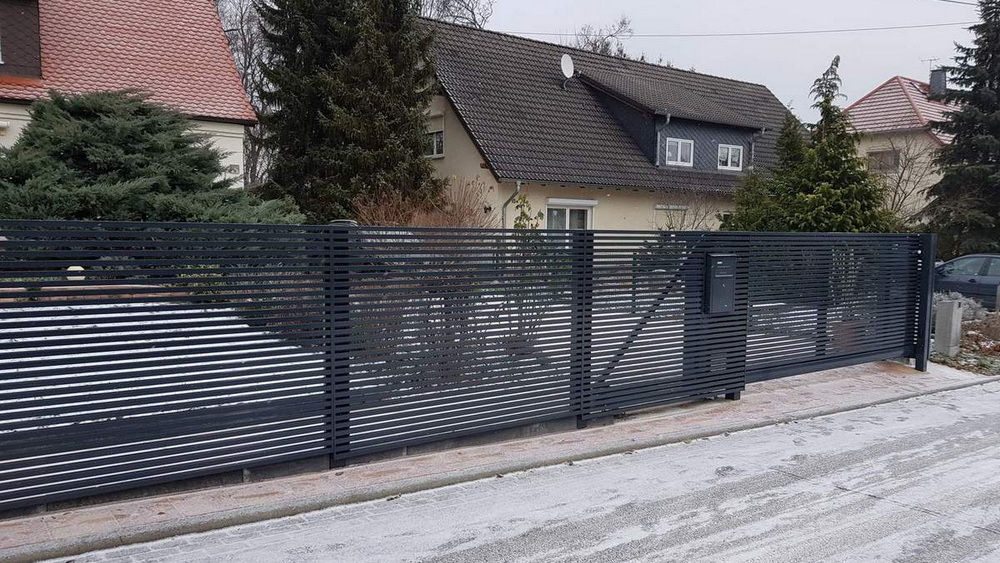 Klick Foto GROSS Zaun Modern