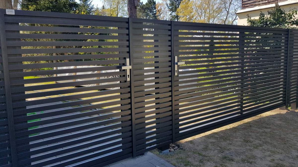 Klick Foto GROSS Zaun Modern