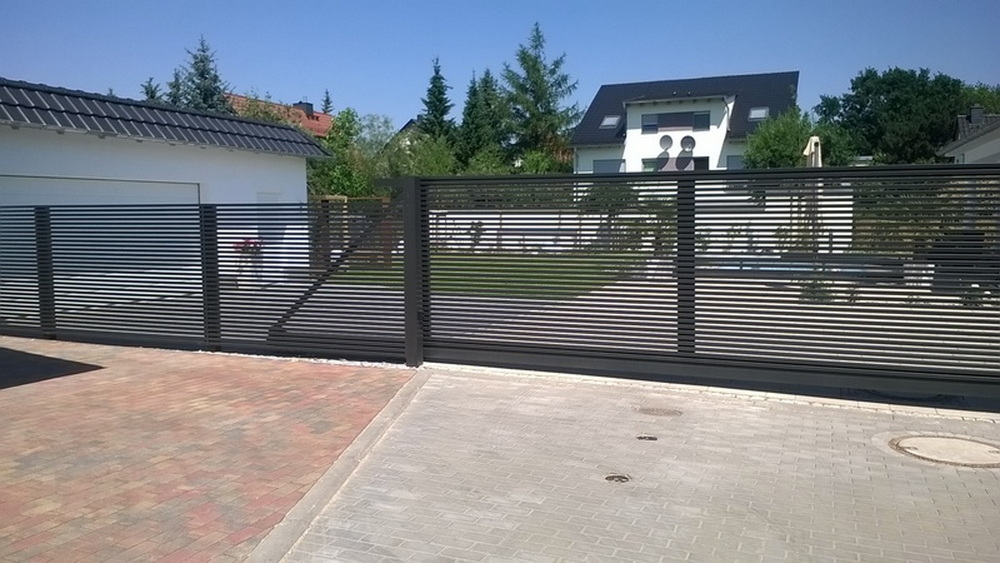 Klick Foto GROSS Zaun Modern