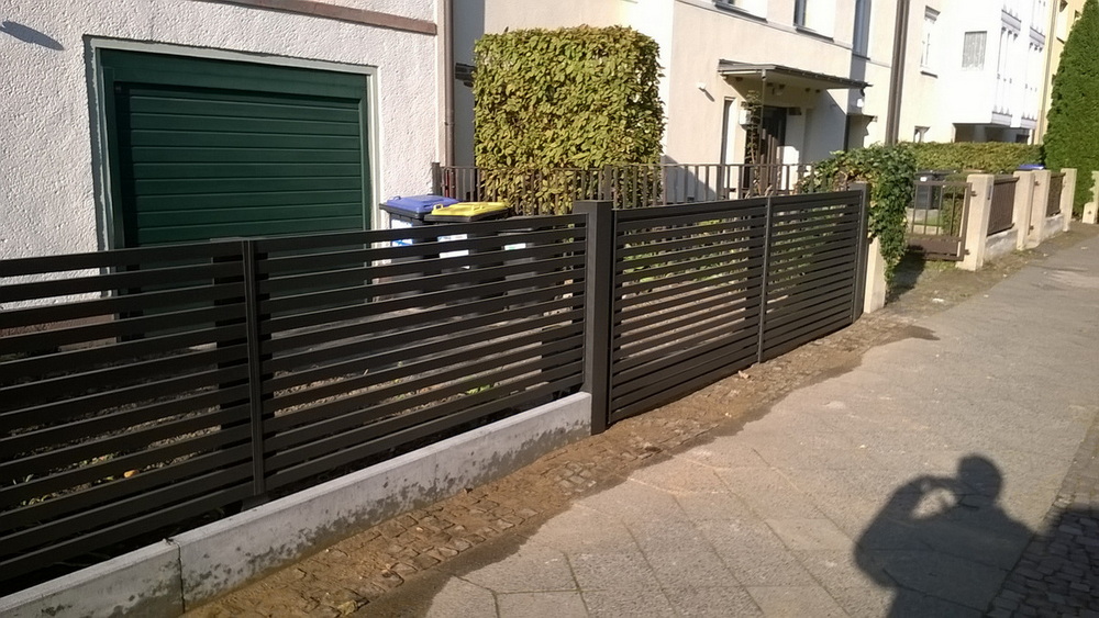 Klick Foto GROSS Zaun Modern