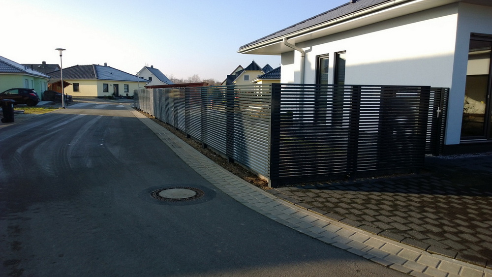 Klick Foto GROSS Zaun Modern